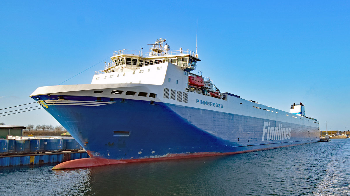 FINNBREEZE (IMO 9468889) am 19.01.2020 am Skandinavienkai in Lübeck-Travemünde liegend