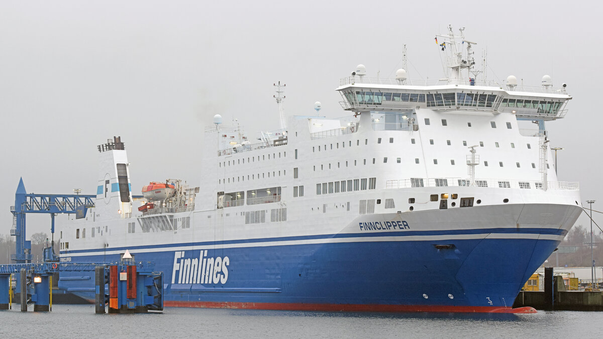 FINNCLIPPER (Finnlines, IMO 9137997) am 30.12.2021 am Skandinavienkai in Lübeck-Travemünde