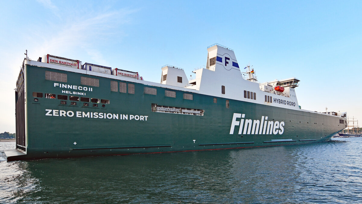 FINNECO II (IMO 9856842, Finnlines) am Morgen des 15.05.2023 in Lübeck-Travemünde
