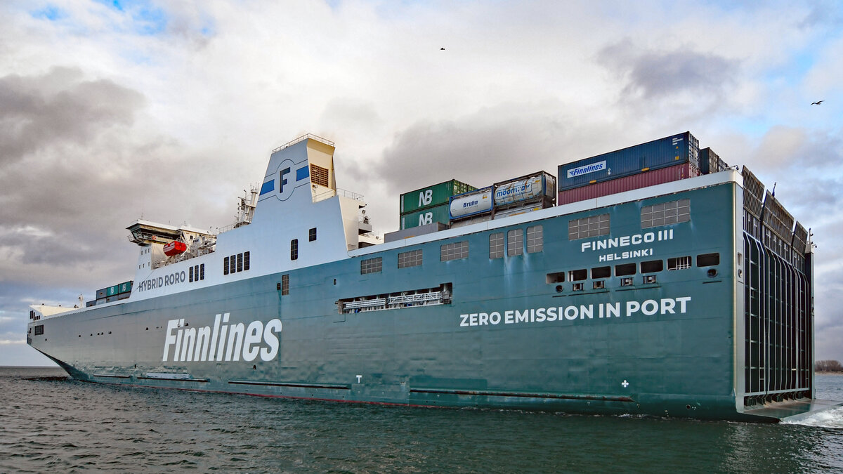 FINNECO III, Ro-Ro Cargo Ship, IMO 9856854, am 03.02.2024 auslaufend Lübeck-Travemünde
