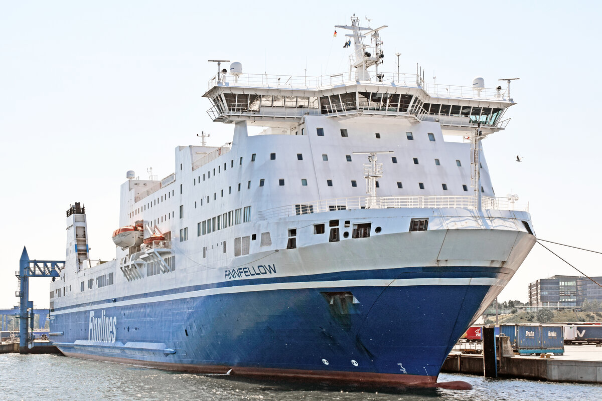 FINNFELLOW (Finnlines, IMO 9145164) am 08.07.2023 beim Skandinavienkai in Lübeck-Travemünde 