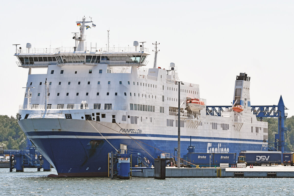 FINNFELLOW (Finnlines, IMO 9145164) am 08.07.2023 beim Skandinavienkai in Lübeck-Travemünde 