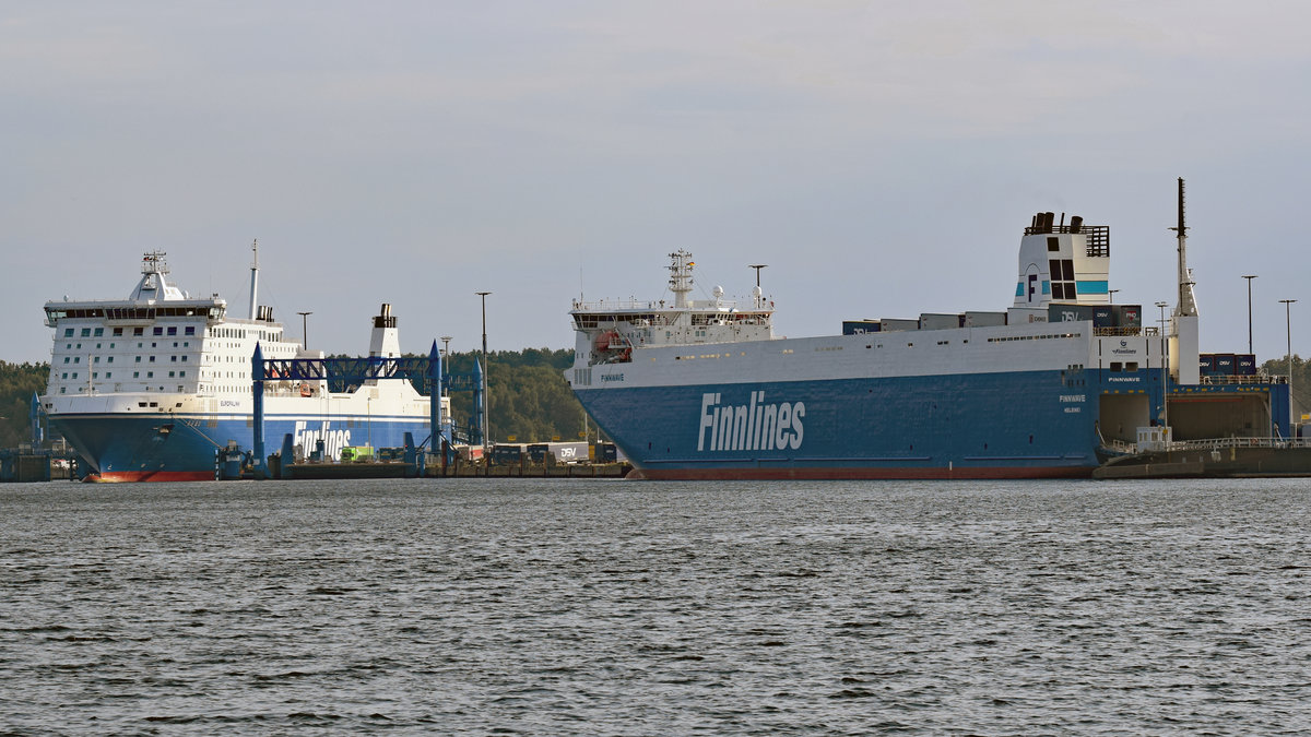 Finnlines-Fährschiffe EUROPALINK und FINNWAVE (IMO 9468932) am 16.9.2018 am Skandinavienkai in Lübeck-Travemünde