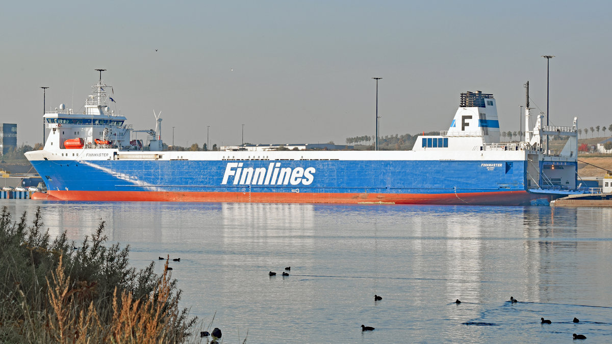 FINNMASTER am Morgen des 11.10.2018 am Skandinavienkai Lübeck-Travemünde. 
IMO: 9132014, MMSI: 230368000, Rufzeichen: OJHU, Flagge: Finland [FI], 
Länge über Alles / größte Breite: 154.5m × 22m, Baujahr 1998 