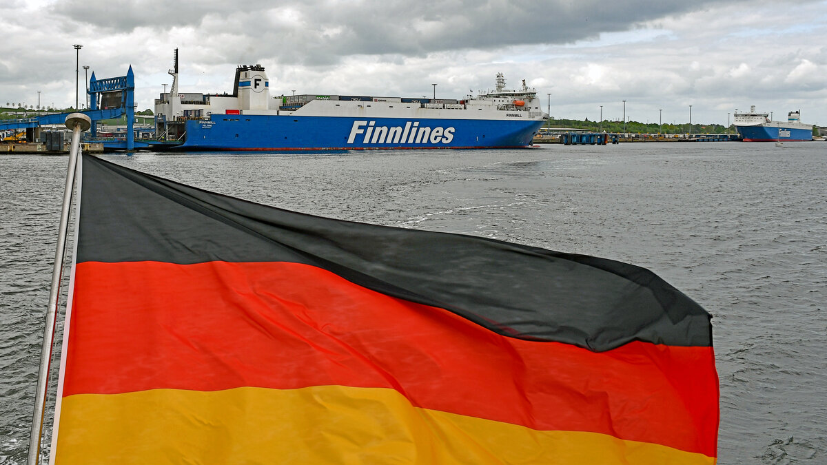 FINNMILL (Finnlines, IMO 9212656) am 14.05.2022 beim Skandinavienkai in Lübeck-Travemünde