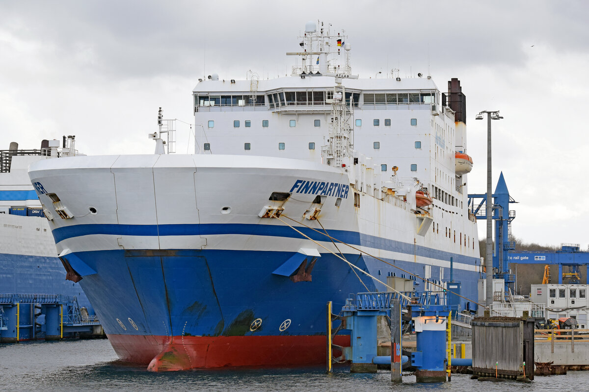 FINNPARTNER (IMO 9010163, Finnlines) am 05.03.2023 beim Skandinavienkai in Lübeck-Travemünde