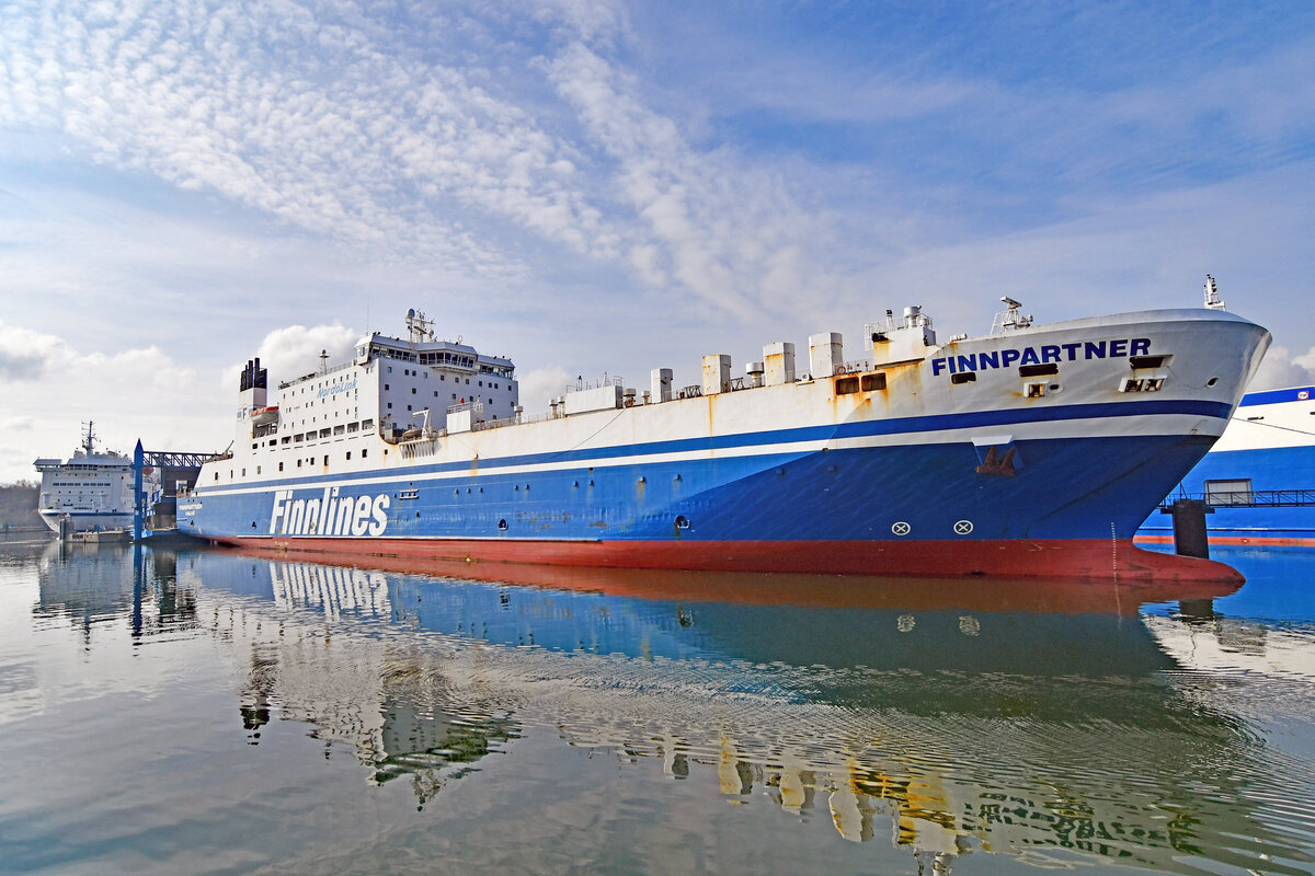 FINNPARTNER (IMO 9010163, Finnlines) am 09.03.2023 beim Skandinavienkai in Lübeck-Travemünde