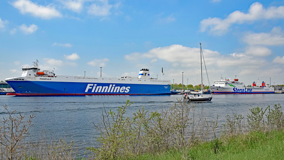 FINNPULP (IMO 9212644, Finnlines) am 15.5.2021 im Hafen von Lübeck-Travemünde