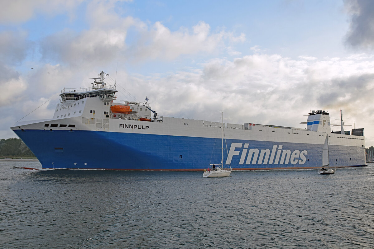 FINNPULP (IMO 9212644, Finnlines) am 04.09.2021 auslaufend Lübeck-Travemünde