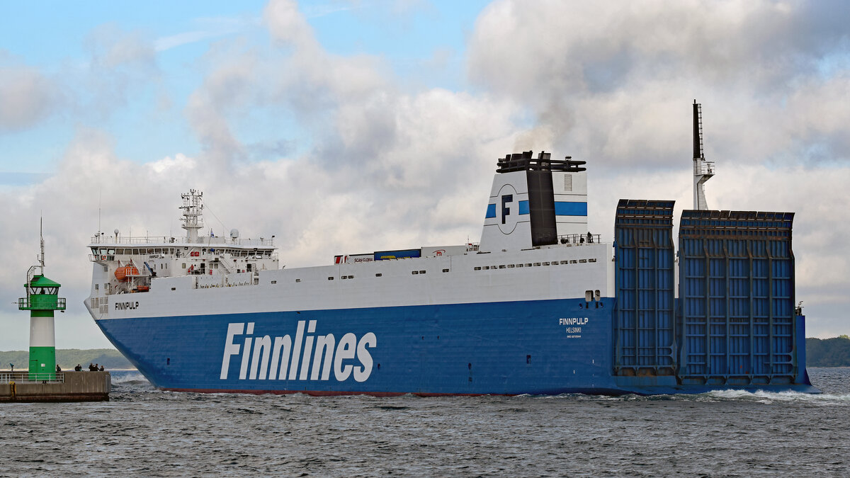 FINNPULP (IMO 9212644, Finnlines) am 04.09.2021 auslaufend Lübeck-Travemünde