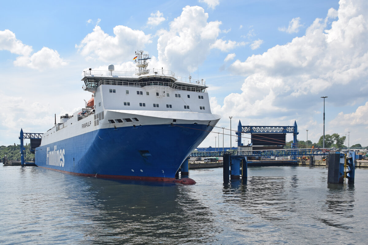 FINNPULP (IMO 9212644, Finnlines) am 26.06.2022 beim Skandinavienkai in Lübeck-Travemünde