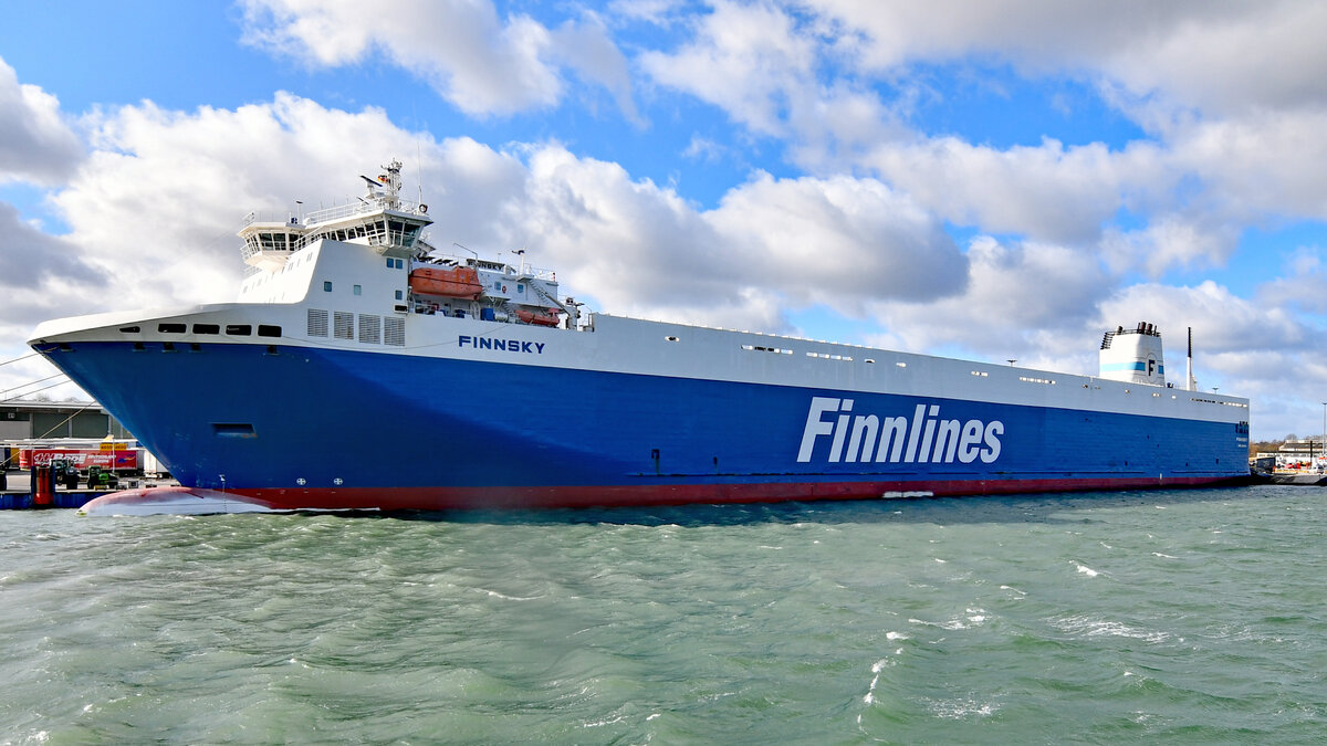 FINNSKY (IMO 9468906) am 25.02.2023 beim Skandinavienkai in Lübeck-Travemünde