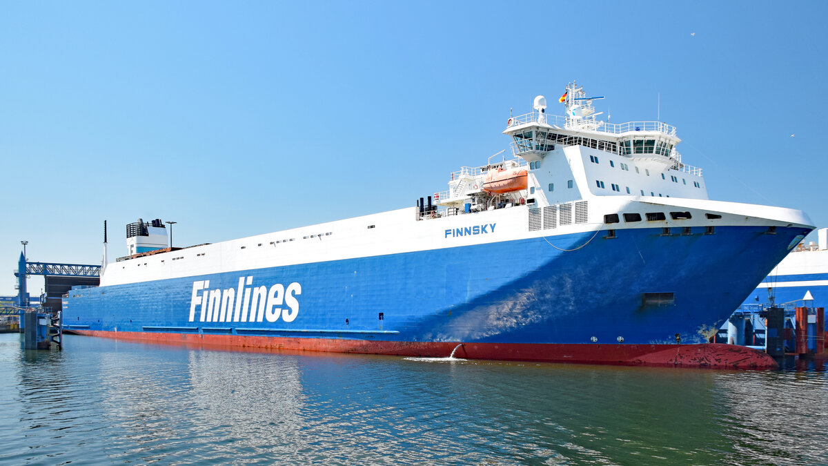 FINNSKY (IMO 9468906) von den Finnlines am 31.05.2021 im Hafen von Lübeck-Travemünde
