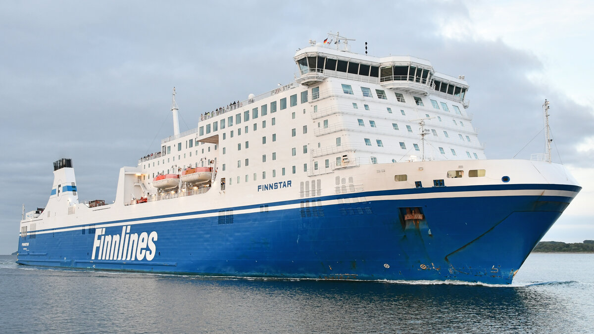 FINNSTAR (Finnlines,  IMO 9319442) am 22.07.2022 in Lübeck-Travemünde einlaufend