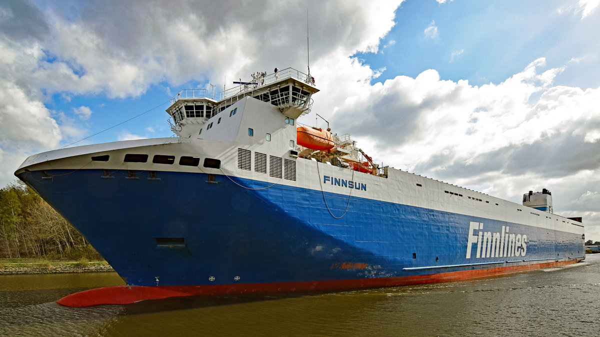 FINNSUN (IMO 9468918) auf der Trave am 5.5.2019. Das Schiff hat den Nordlandkai verlassen und steuert Richtung Travemünde bzw. Ostsee.