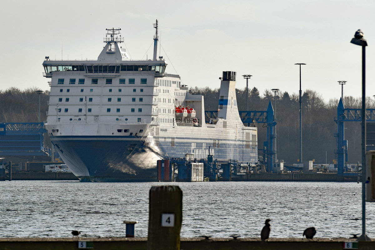 FINNSWAN ex NORDLINK (IMO 9336256) am 18.02.2018 am Skandinavienkai in Lübeck-Travemünde