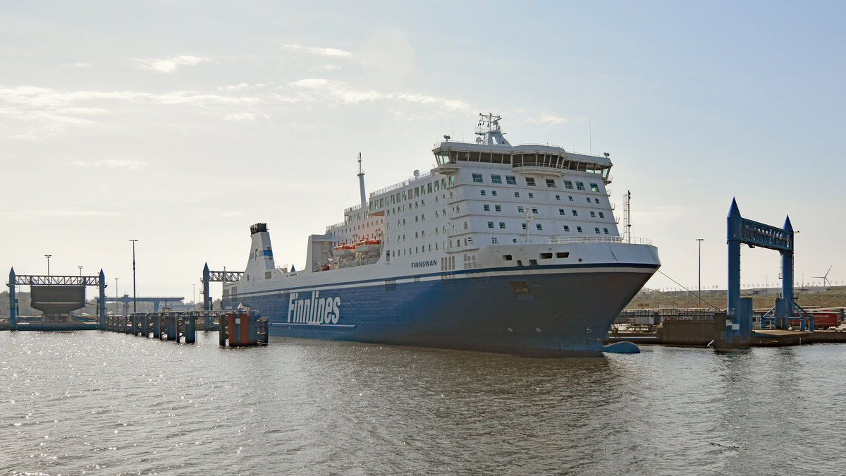 FINNSWAN ex NORDLINK (IMO 9336256) am 22.4.2018 am Skandinavienkai in Lübeck-Travemünde