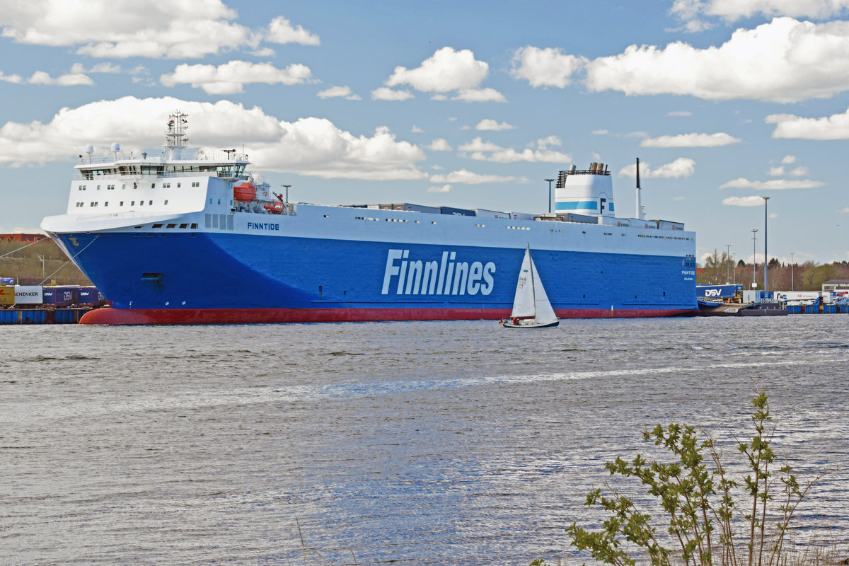 FINNTIDE (IMO 9468920, Finnlines) am 25.04.2021 beim Skandinavienkai in Lübeck-Travemünde
