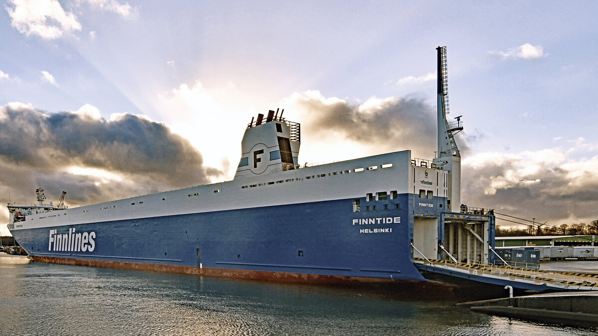 FINNTIDE (IMO 9468920, Finnlines) am 06.01.2023 am Skandinavienkai in Lübeck-Travemünde