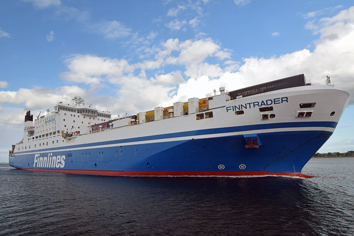 FINNTRADER (IMO 9017769, Finnlines) am 21.05.2021 in der Ostsee vor Lübeck-Travemünde 
