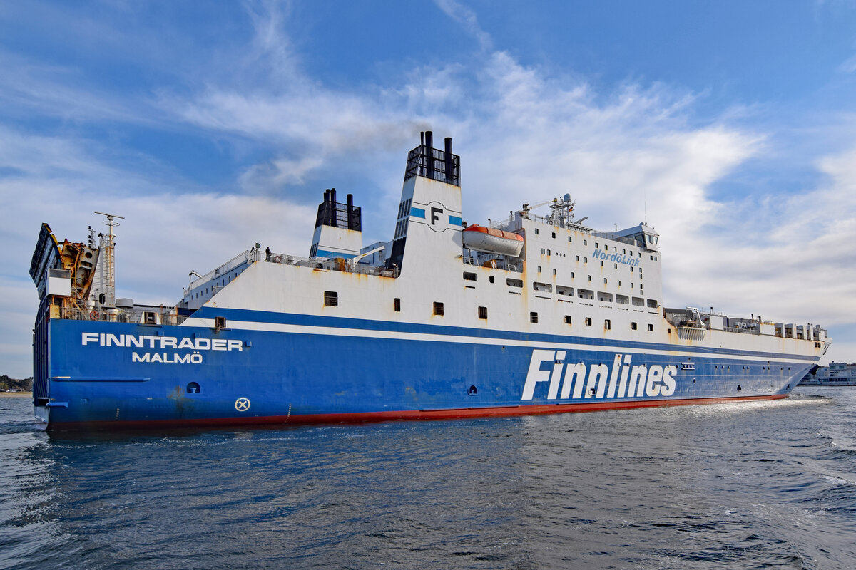 FINNTRADER (IMO 9017769, Finnlines) am  20.04.2022 in Lübeck-Travemünde