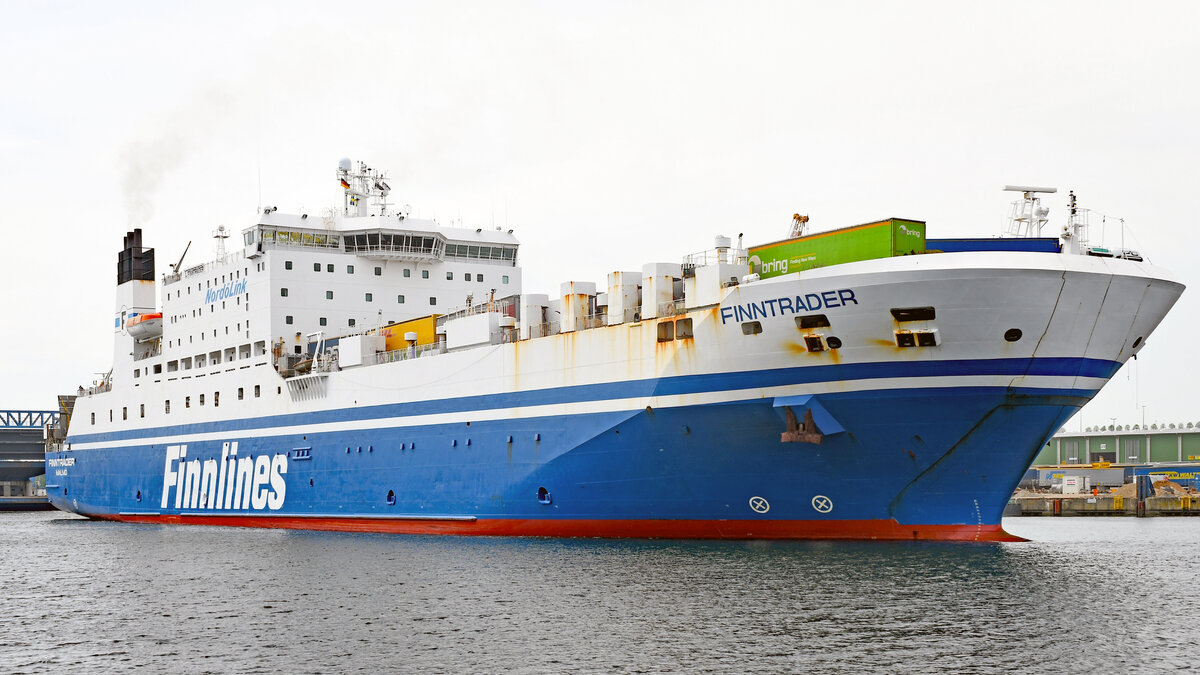 FINNTRADER (IMO 9017769, Finnlines) am 19.05.2022 beim Skandinavienkai in Lübeck-Travemünde