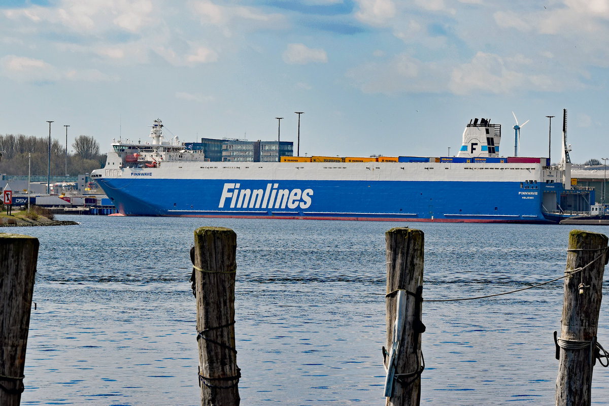 FINNWAVE (IMO 9468932) am 09.04.2020 am Skandinavienkai in Lübeck-Travemünde
