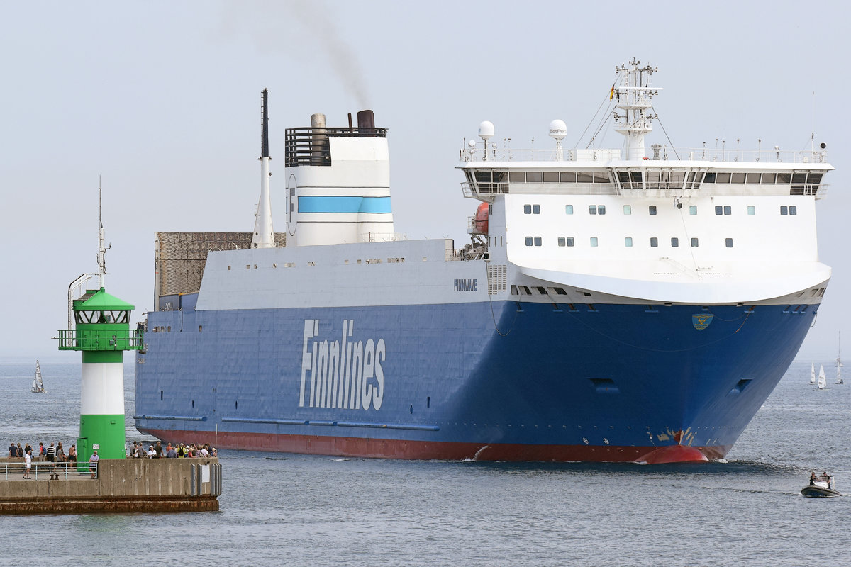 FINNWAVE (IMO 9468932) bei der Nordermole in Lübeck-Travemünde. Aufnahme vom 22.7.2018