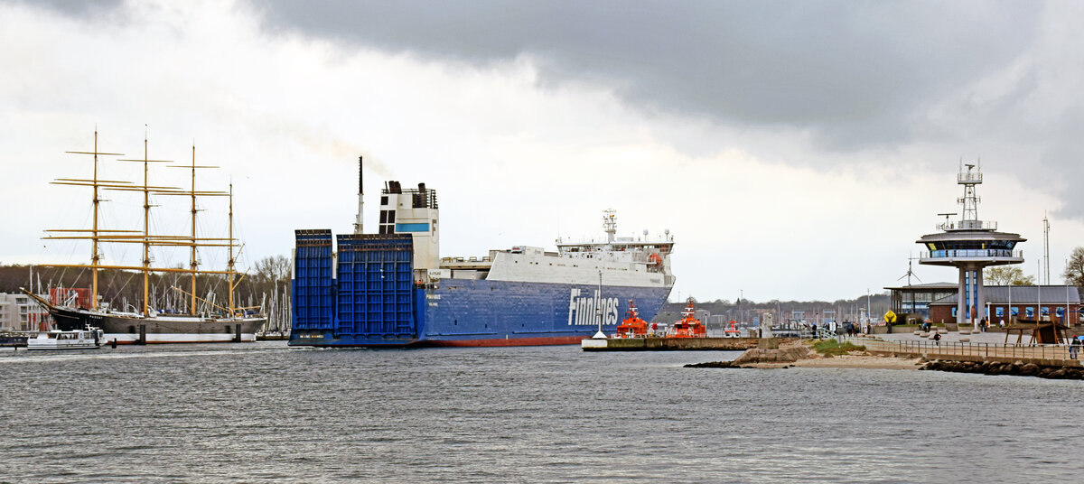 FINNWAVE (IMO 9468932, Finnlines) am 2.5.2021 in Lübeck-Travemünde einlaufend