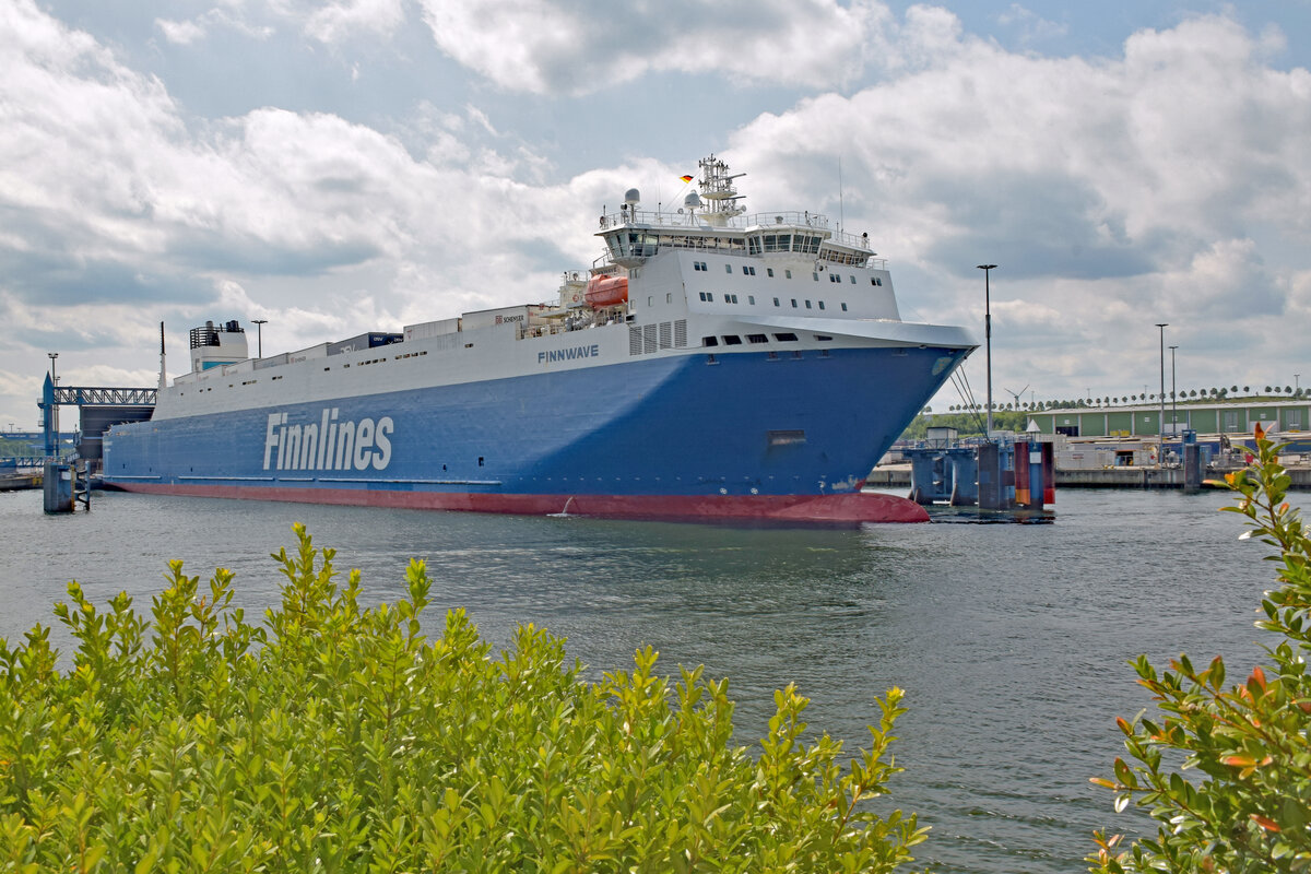FINNWAVE (IMO 9468932, Finnlines) am 18.06.2022 beim Skandinavienkai in Lübeck-Travemünde