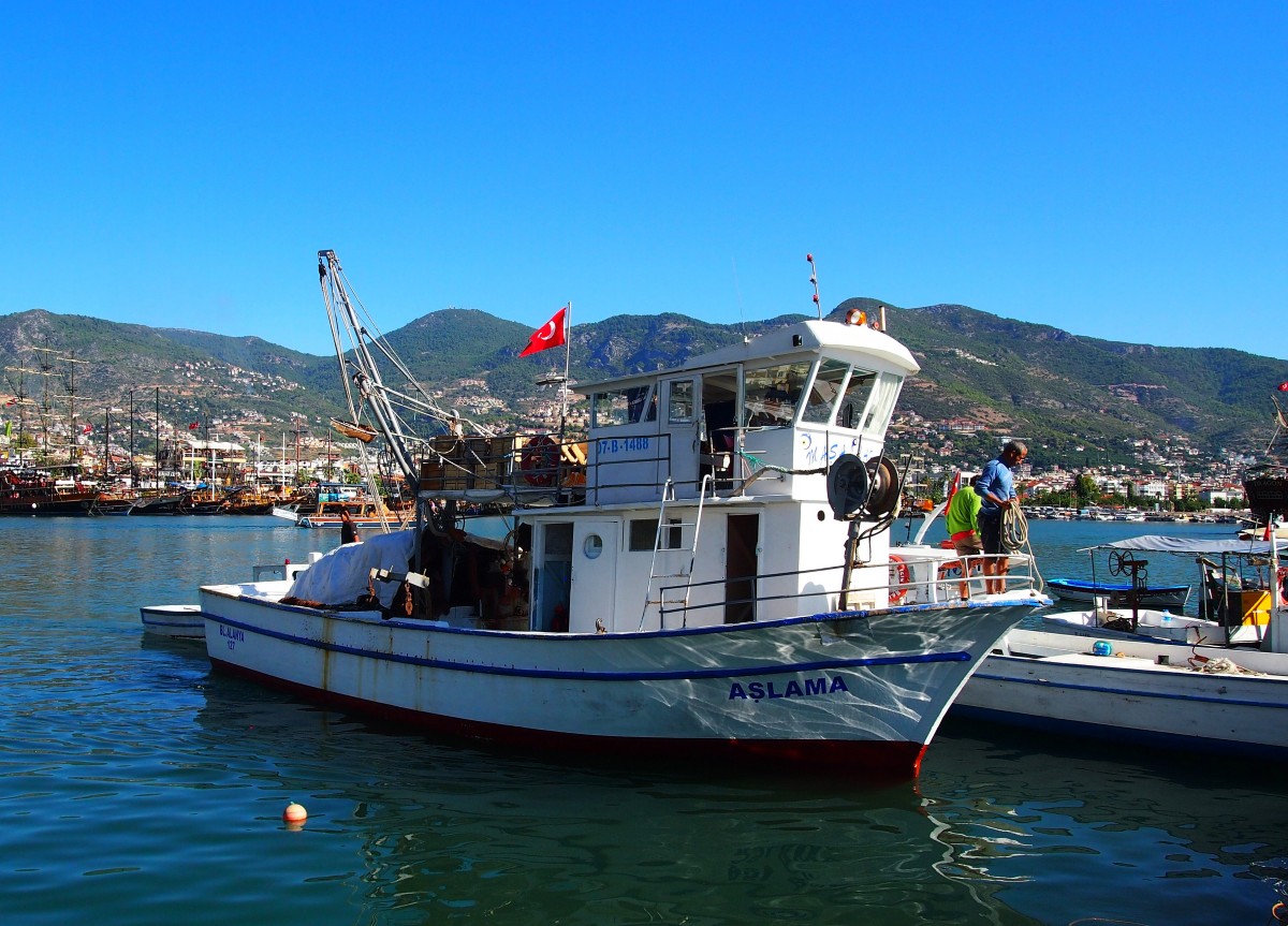 Fischerboot Aslama im Hafen von Alanya, Türkei am 21.09.2014