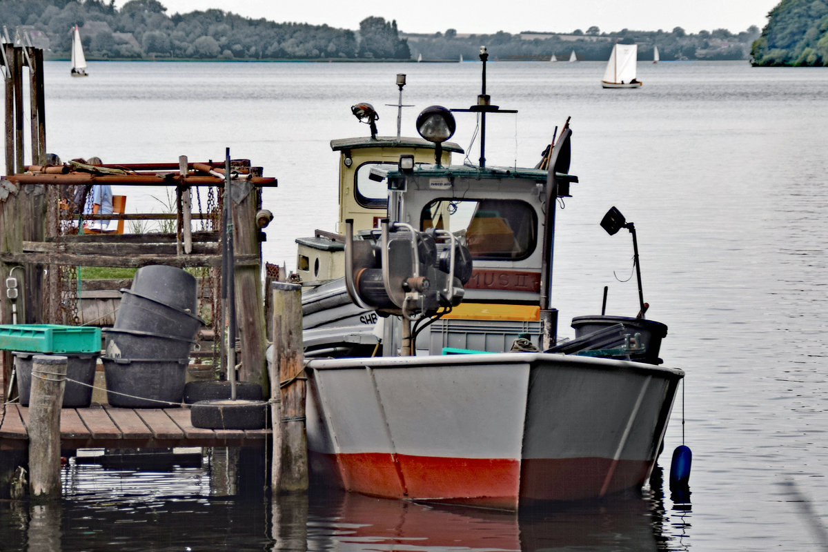 Fischerboot auf dem Ratzeburger See unweit  Schlosswiese  Ratzeburg. Aufnahme vom 25.07.2020