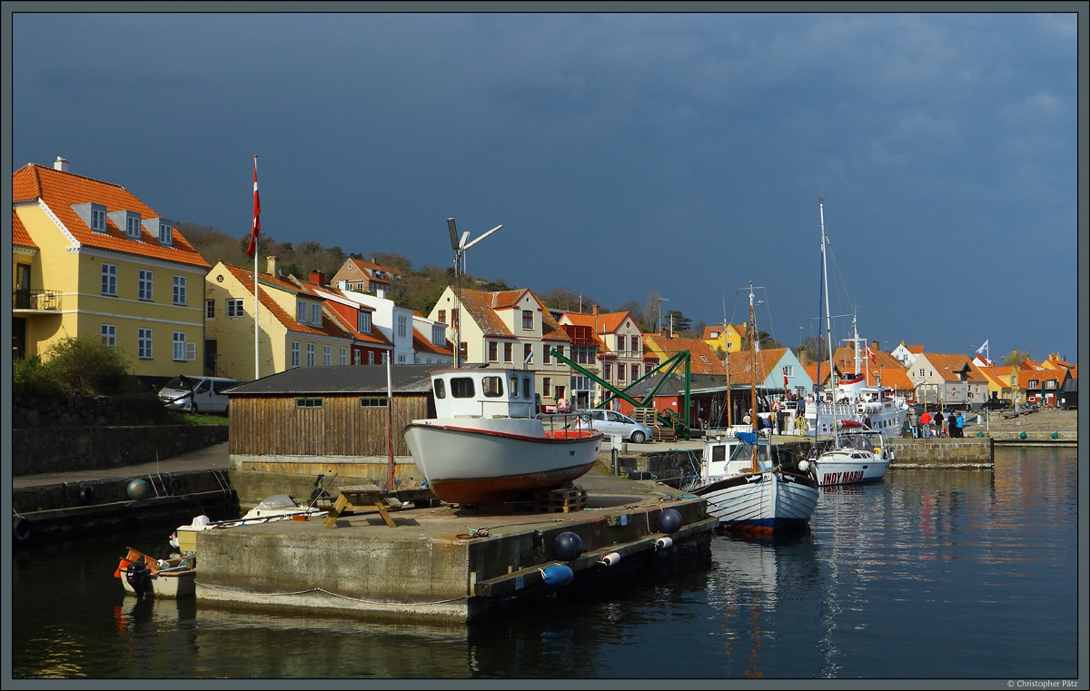 Fischerboote und Jachten im Hafen von Gudhjem auf Bornholm. (25.04.2019)