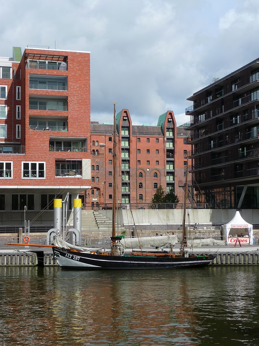 Fischerei-Segelschiff  ALT 287 Catarina  im Sandtorhafen in Hamburg, 8.9.15