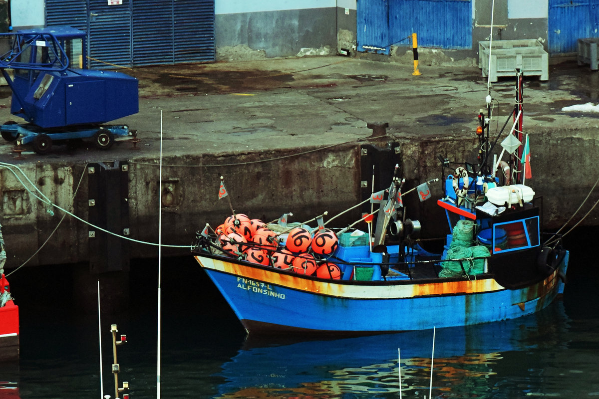 Fischereiboot FN-1657-L ALFONSINHO am 11.11.2019 im Hafen von Funchal / Madeira