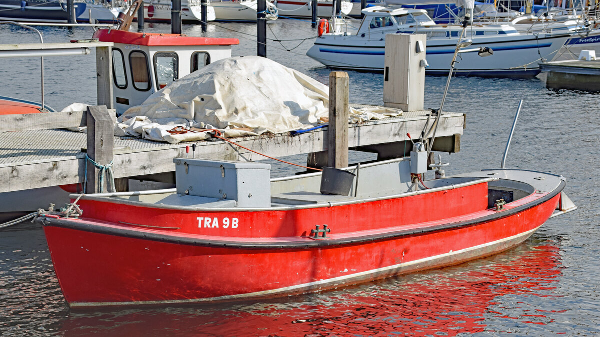 Fischereiboot TRA 9 B am 14.09.2021 im Hafen von Lübeck-Travemünde