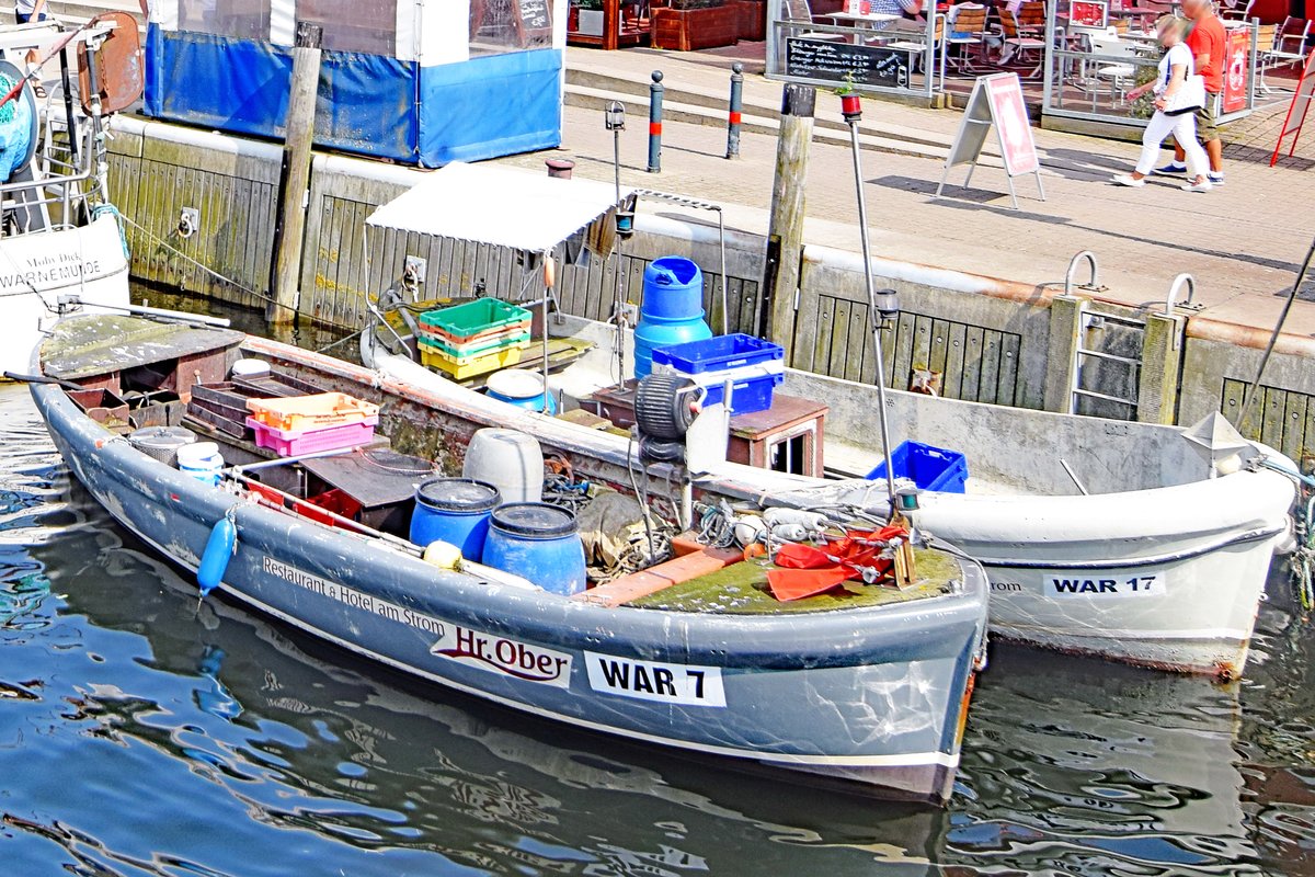 Fischereiboot WAR 7 am 30.8.2017 im Hafen von Rostock-Warnemünde