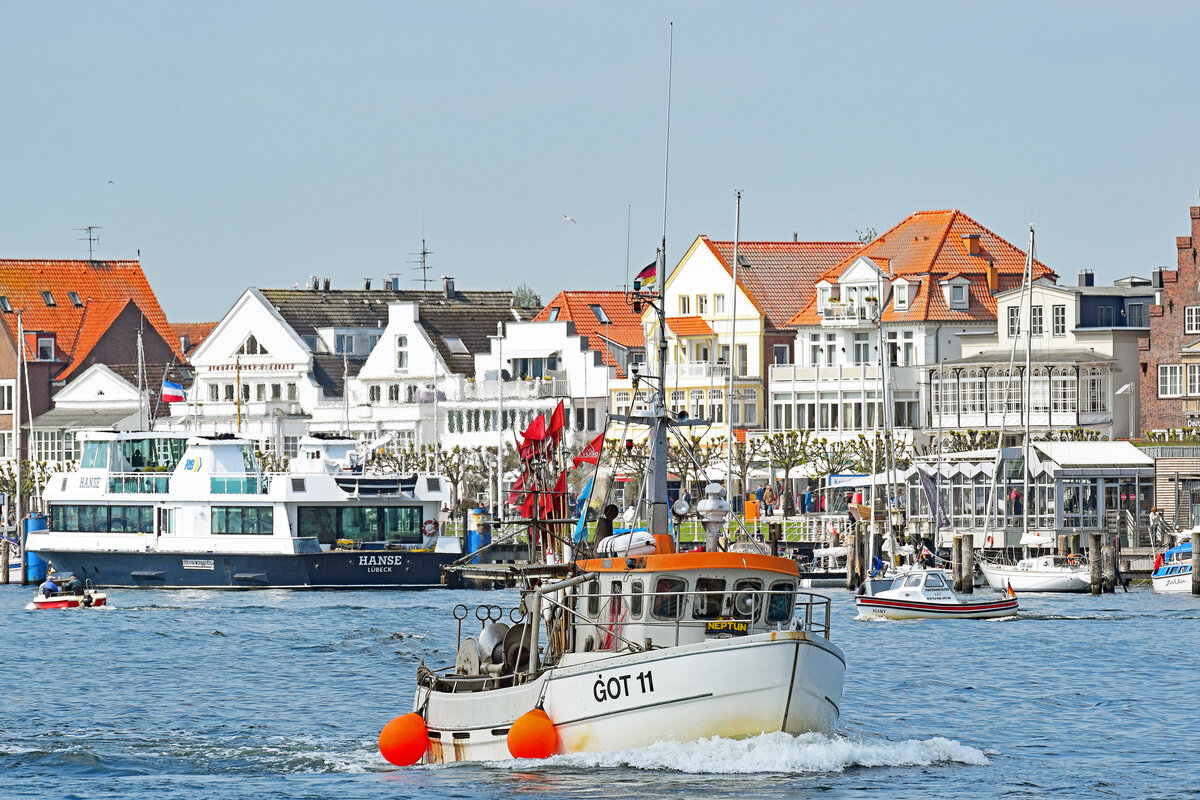 Fischereifahrzeug GOT 11 NEPTUN am 15.5.2021 im Hafen von Lübeck-Travemünde