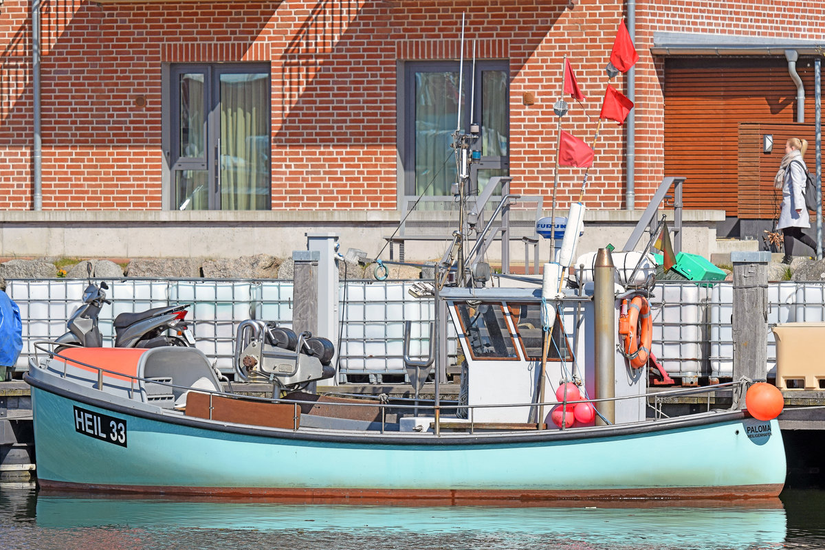 Fischereifahrzeug HEIL 33 PALOMA am 20.04.2021 in Heiligenhafen (Ostsee)