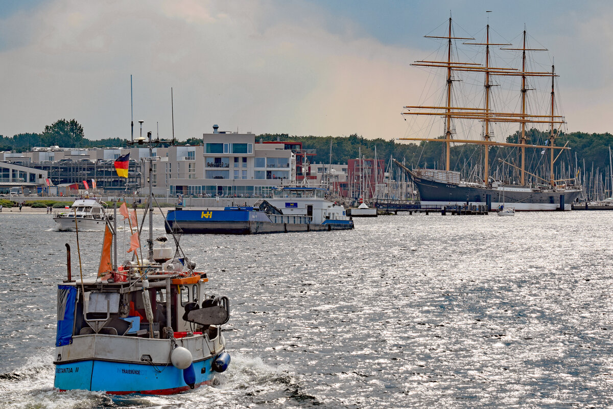 Fischereifahrzeug TRA 14 CONSTANTIA II am 13.08.2021 in Lübeck-Travemünde einlaufend