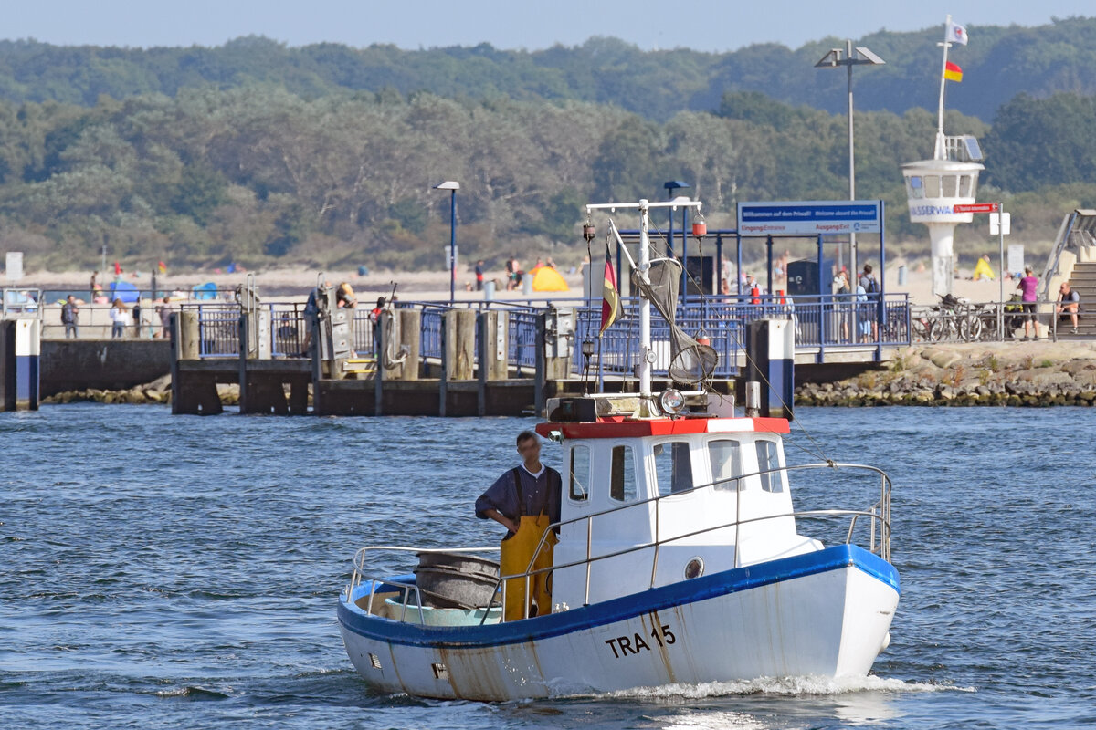 Fischereifahrzeug TRA 15 HEIKE am 04.09.2021 einlaufend Lübeck-Travemünde