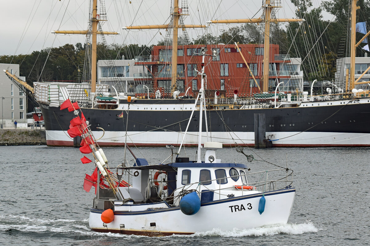 Fischereifahrzeug TRA 3 ANNA II am 02.10.2021 im Hafen von Lübeck-Travemünde