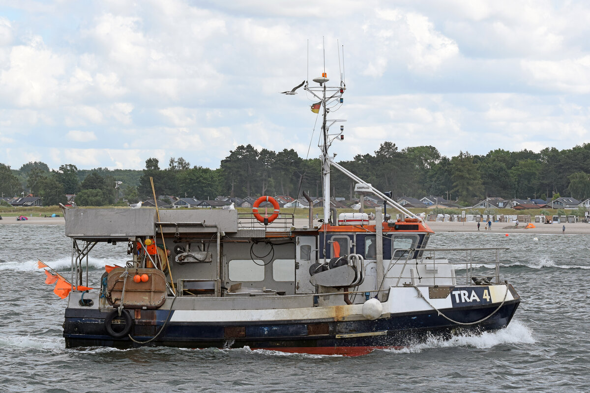 Fischereifahrzeug TRA 4 ANKE am 09.07.2022 in der Ostsee vor Lübeck-Travemünde