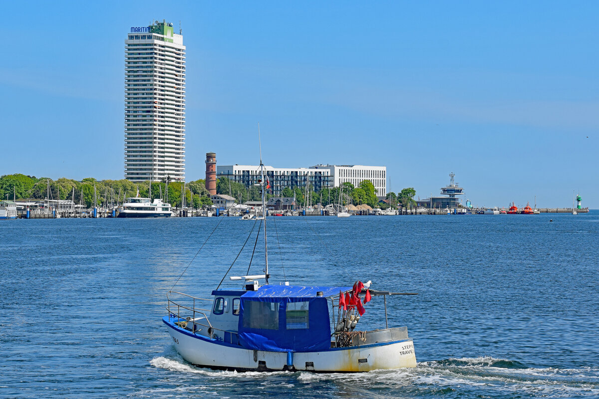 Fischereifahrzeug TRA 5 STEPENITZ am 31.5.2021 im Hafen von Lübeck-Travemünde