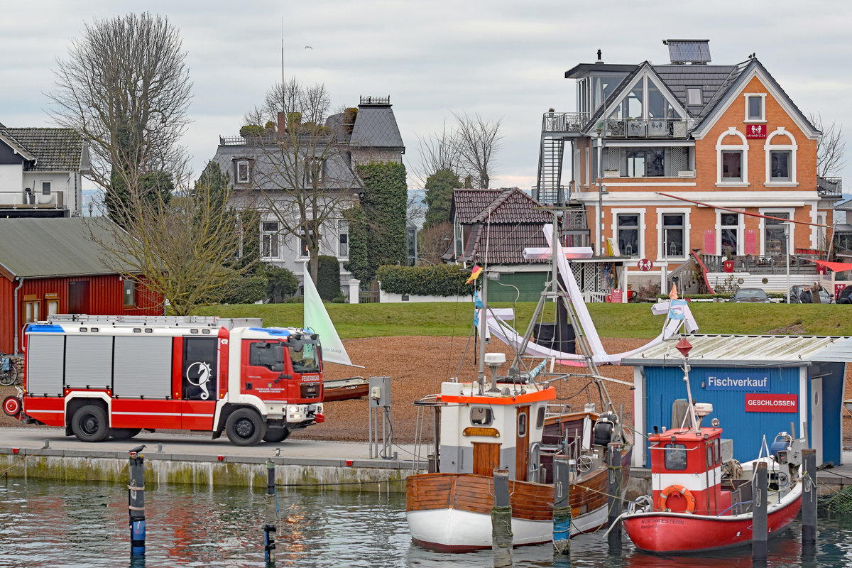 Fischereifahrzeuge NIE 4 NORTHWESTERN und NIE 5 ANNE MARIA am 14.01.2021 im Hafen von Niendorf / Ostsee