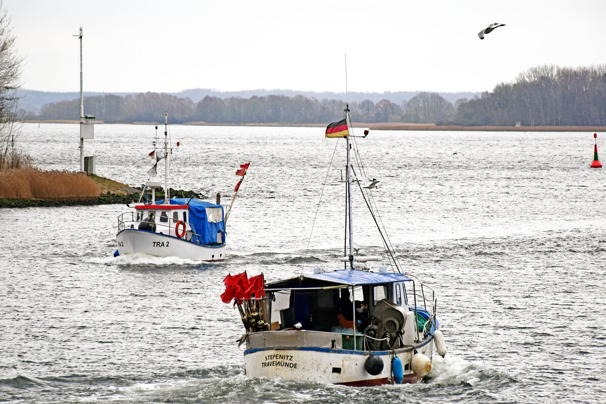 Fischereifahrzeuge TRA 2 FREDY und TRA 5 STEPENITZ am 14.03.2023 in Lübeck-Travemünde