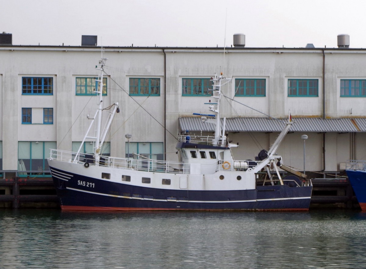 Fischerschiff SAS 211 am 02.04.15 im Stadthafen Sassnitz.