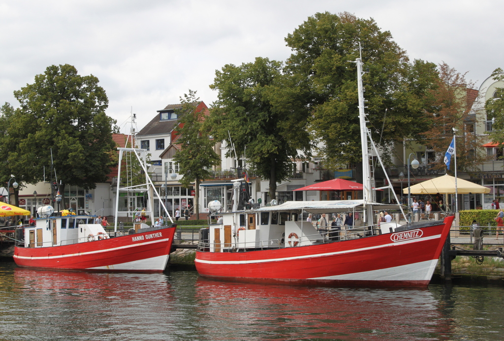 Fischkutter Chemnitz und Hanno Günter am Liegeplatz in Warnemünde.19.08.2018 