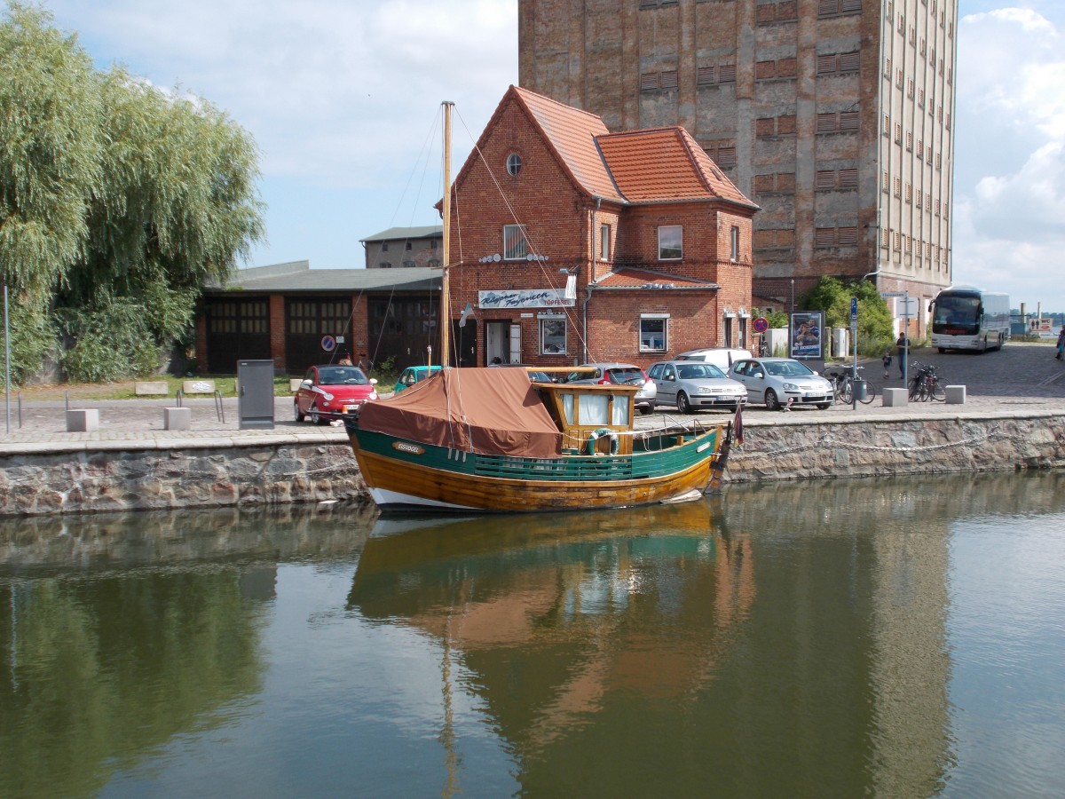 Fischkutter  EISVOGEL  im Stralsunder Stadthafen am 15.Juli 2014.