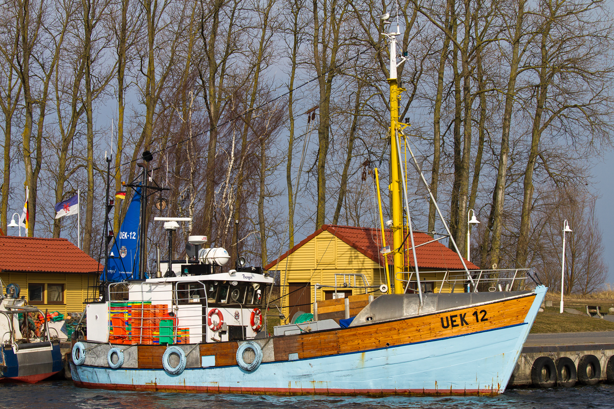 Fischkutter im Fischereihafen von Freest. - 03.03.2014